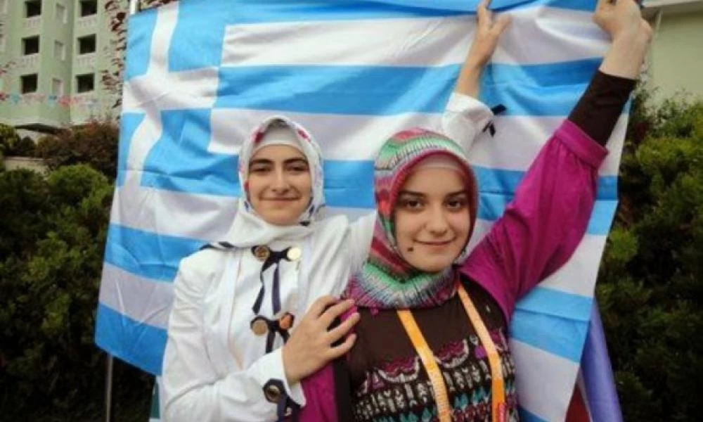 Ελληνίδα μουσουλμάνα: "Δεν νιώθω τίποτα βλέποντας την τουρκική σημαία"